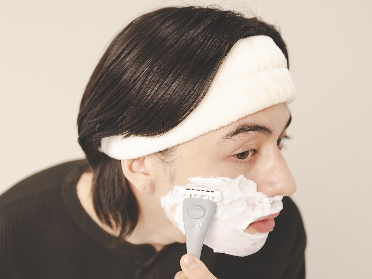 STEP３：毛の流れに沿って、優しく「順剃り」　イメージ画像