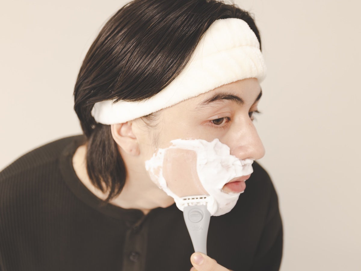 STEP３：毛の流れに沿って、優しく「順剃り」　イメージ画像