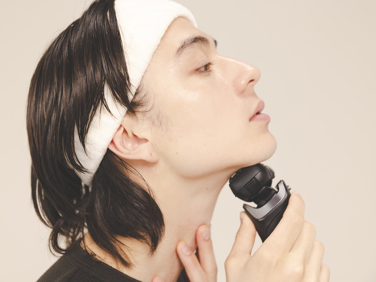 STEP２：難所の顎や喉の辺りは凹凸に密着させ、多方向から刃を入れる　イメージ画像