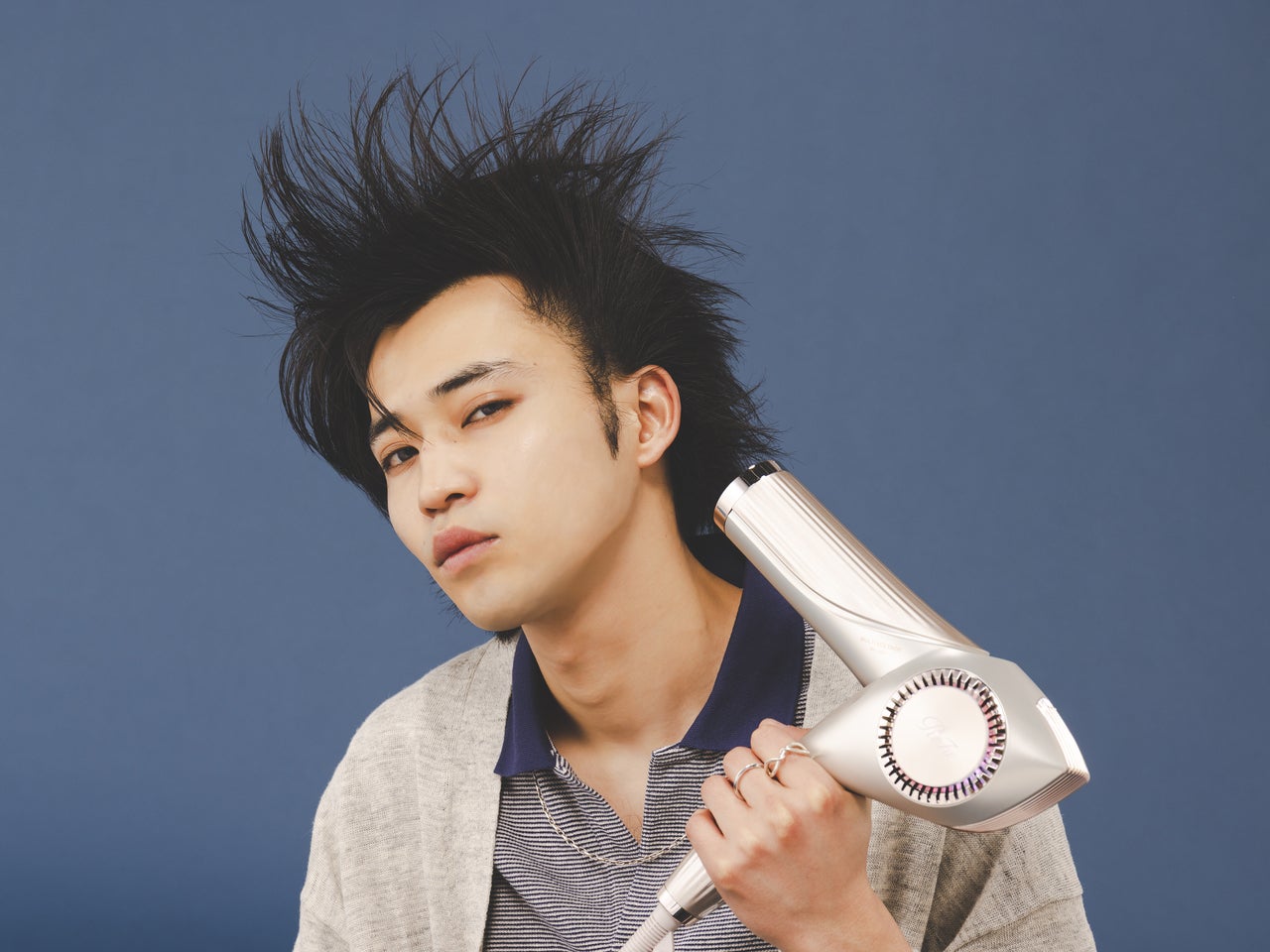 ドライヤーの風量・風圧を見せるイメージカット