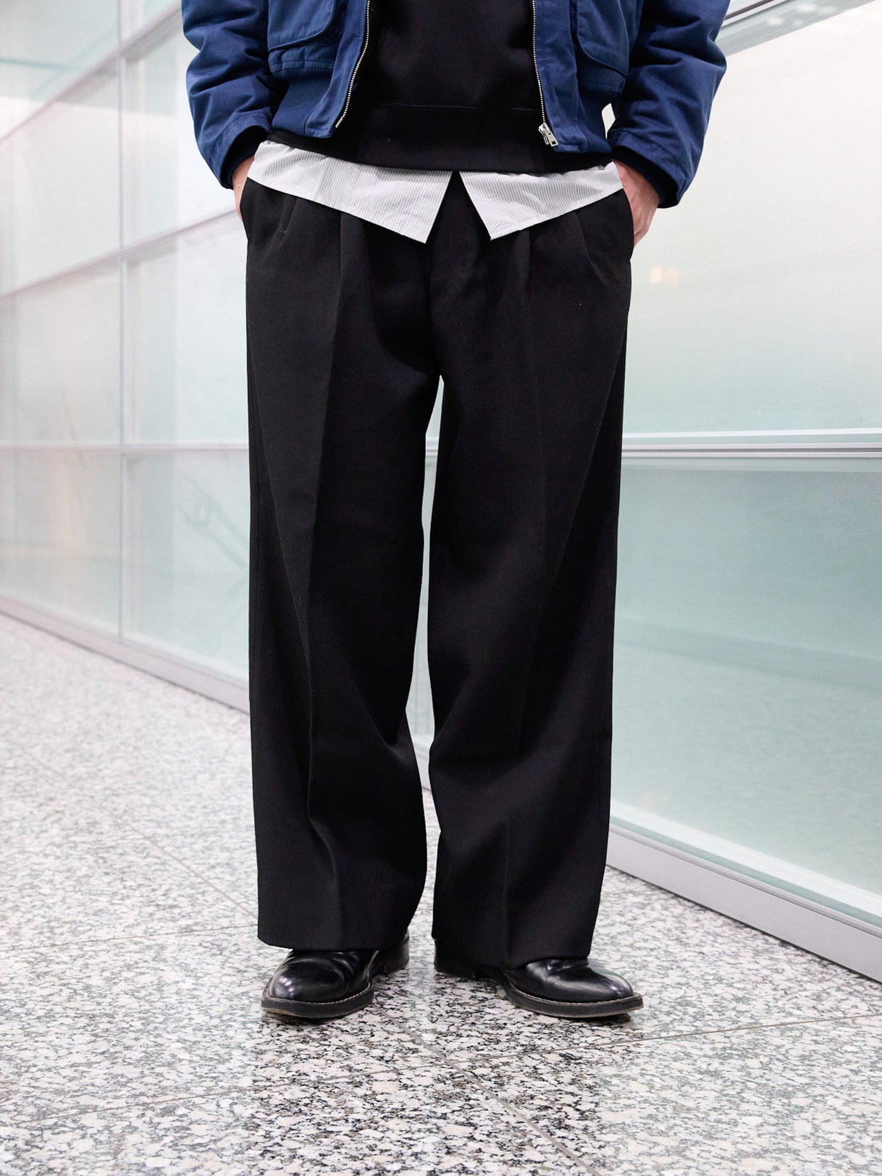 鈴々木響の冬私服＿パンツ正面