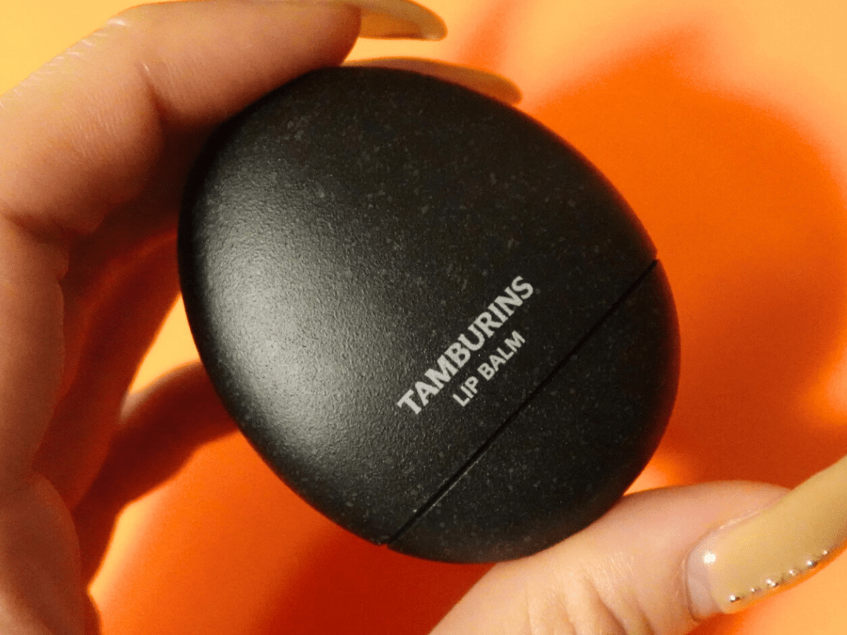 タンバリンズ　THE EGG LIP BALM WOODY GREEN　フォルム