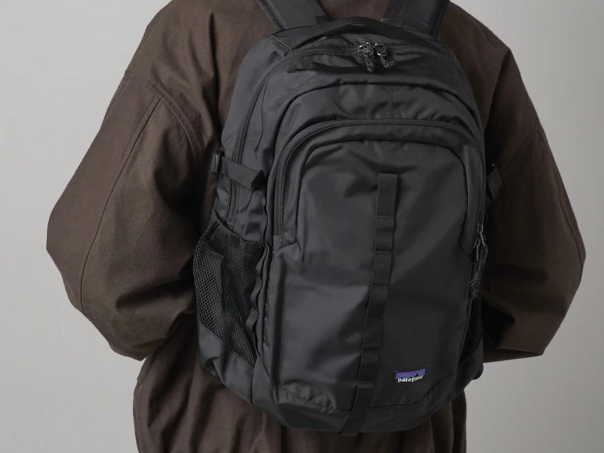 [Gallery]今買えば一生使える「パタゴニア」の黒リュック。PCも着替えもスニーカーも“なんでも入る”使い勝手の良さが魅力！[patagonia]