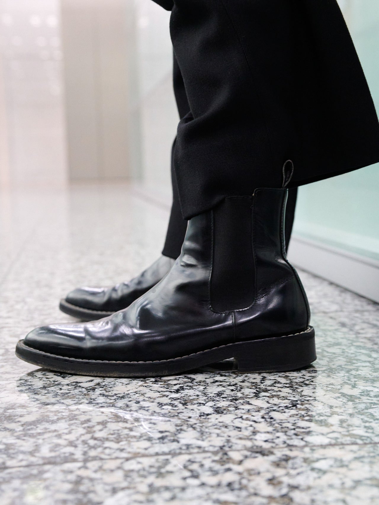 鈴々木響の冬私服＿アミパリのブーツサイド引き