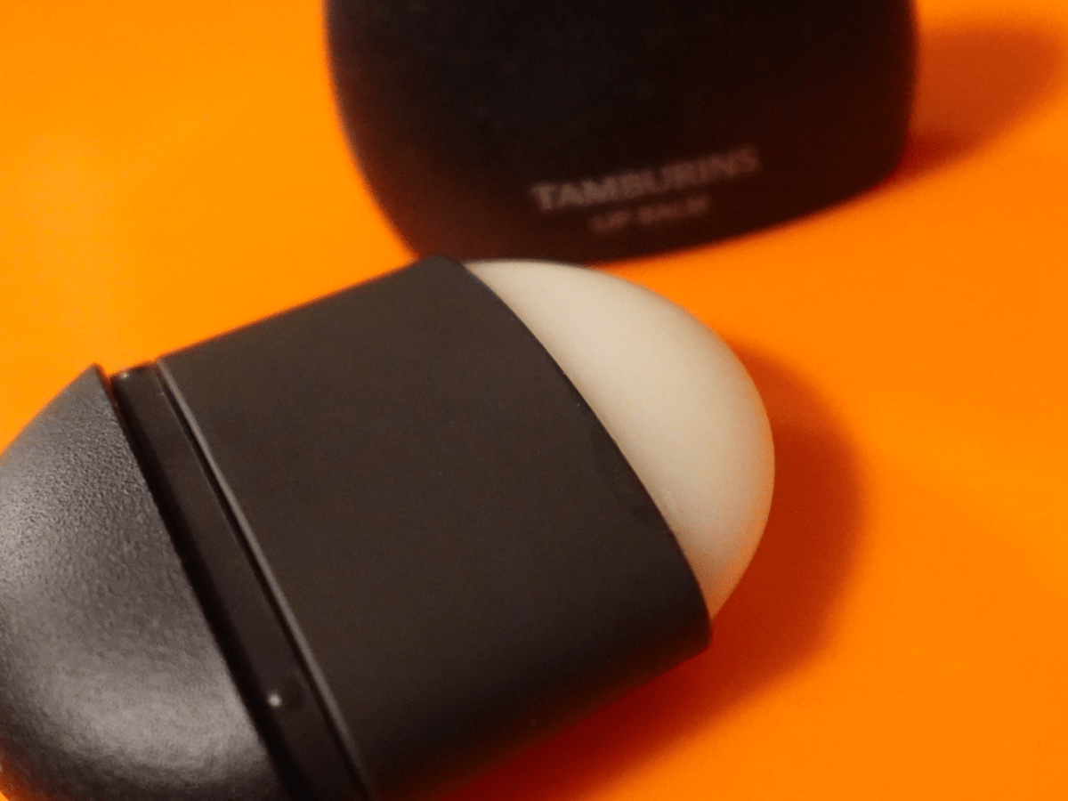 タンバリンズ　THE EGG LIP BALM WOODY GREEN　テクスチャー画像