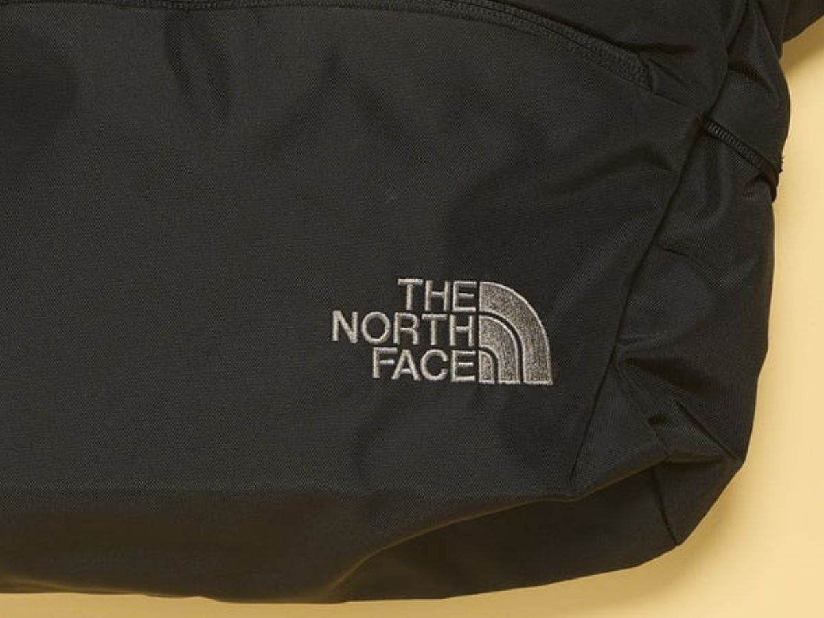 [Gallery]「ザ・ノース・フェイス」の春に買うべき“黒名品”。街にもフェスにも使える１万円以下のショルダーバッグが高機能すぎた！[THE NORTH FACE]