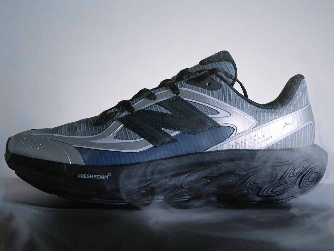 「ニューバランス」と韓国発のアウトドアブランド「ケイル」が再びタッグ！大人なハイブリッドスニーカーが誕生！