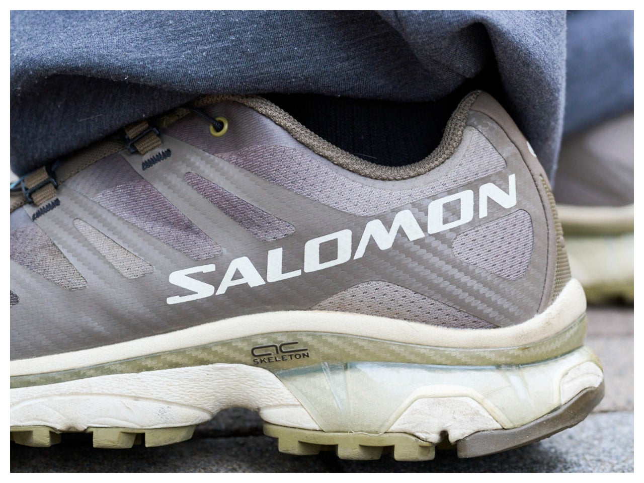 「サロモン」も「ニューバランス」も“大人カラー”なら古着を格上げしてくれる！【おしゃれな人はメジャーブランドの愛用スニーカーをどう履く？Vol.145】