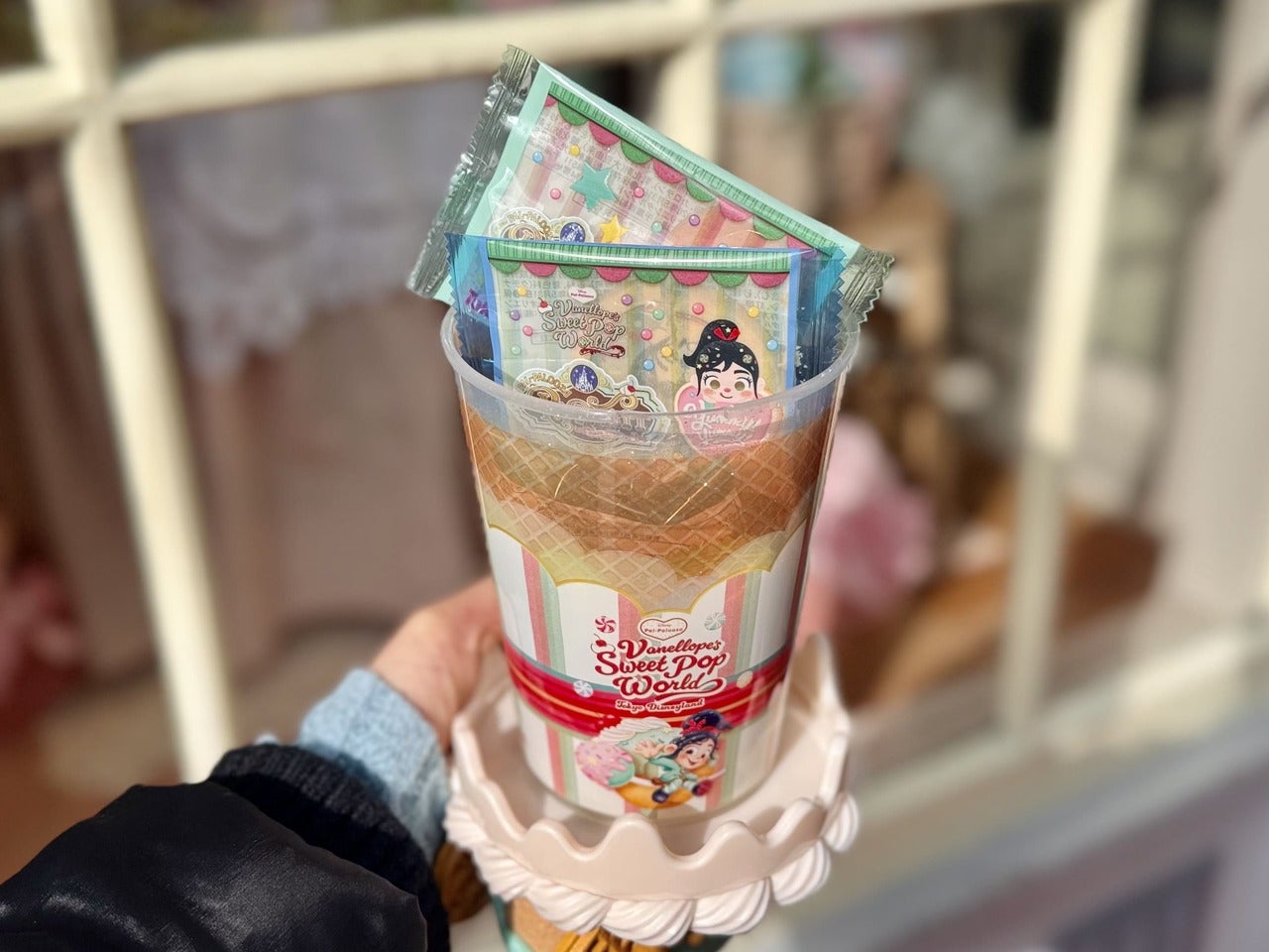 ディズニーランド食べ歩きヴァネロペおすすめ「ペイストリーパレス」お菓子の詰め合わせ