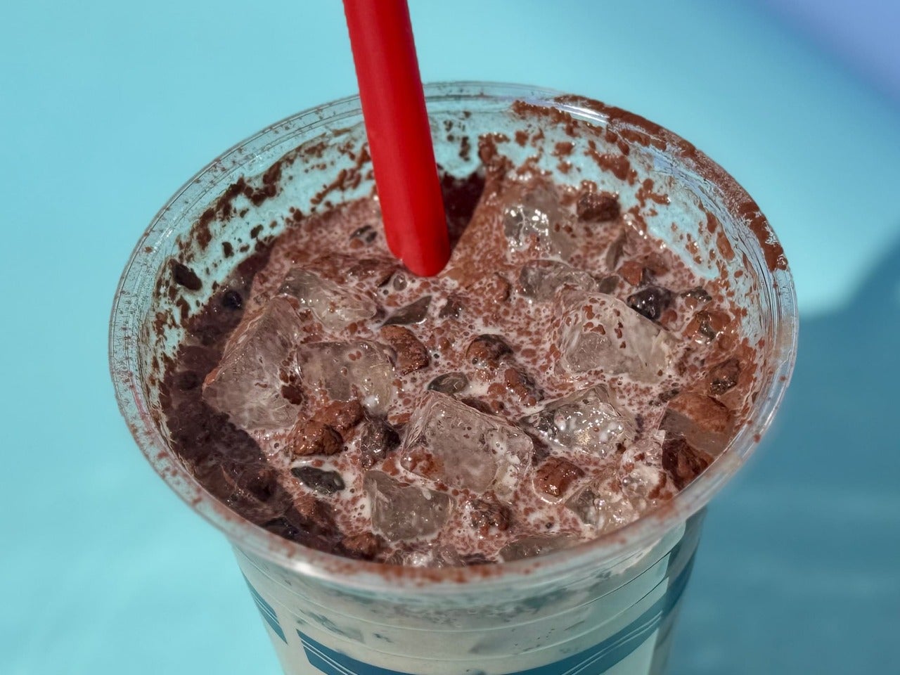 TDR ヴァネロペパルパルーザドリンクメニュー「ティラミスカクテル（コーヒーリキュール＆ミルク）」かきまぜた後