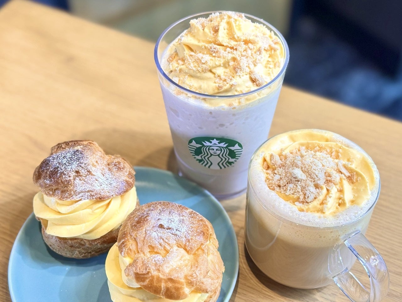 スタバ新作韓国人気メニュー「シュークリーム フラペチーノ」と「シュークリーム ラテ」