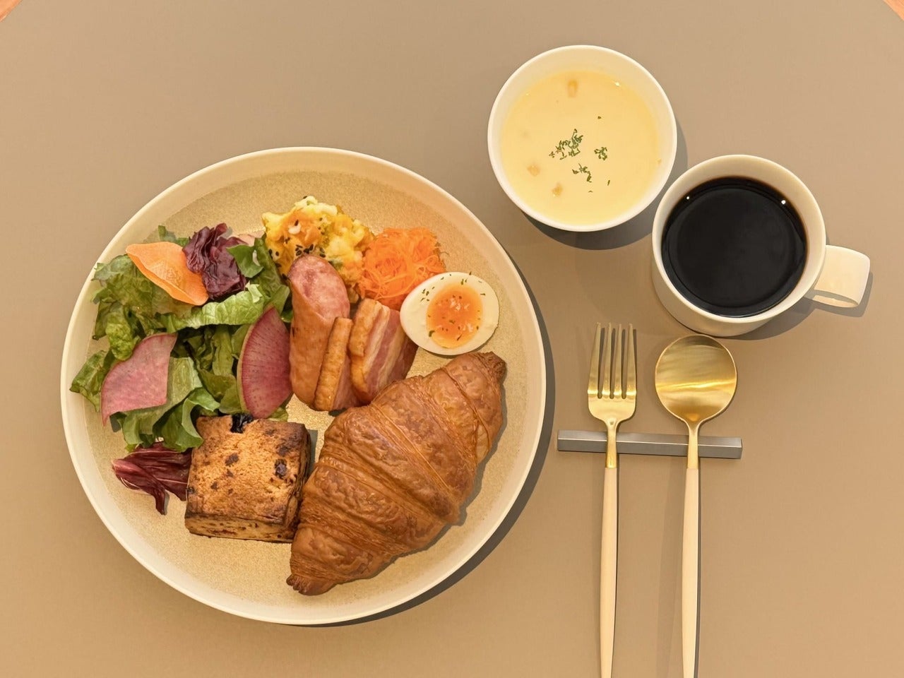 「OMO7横浜 by 星野リゾート」ベーカリー定食プレート