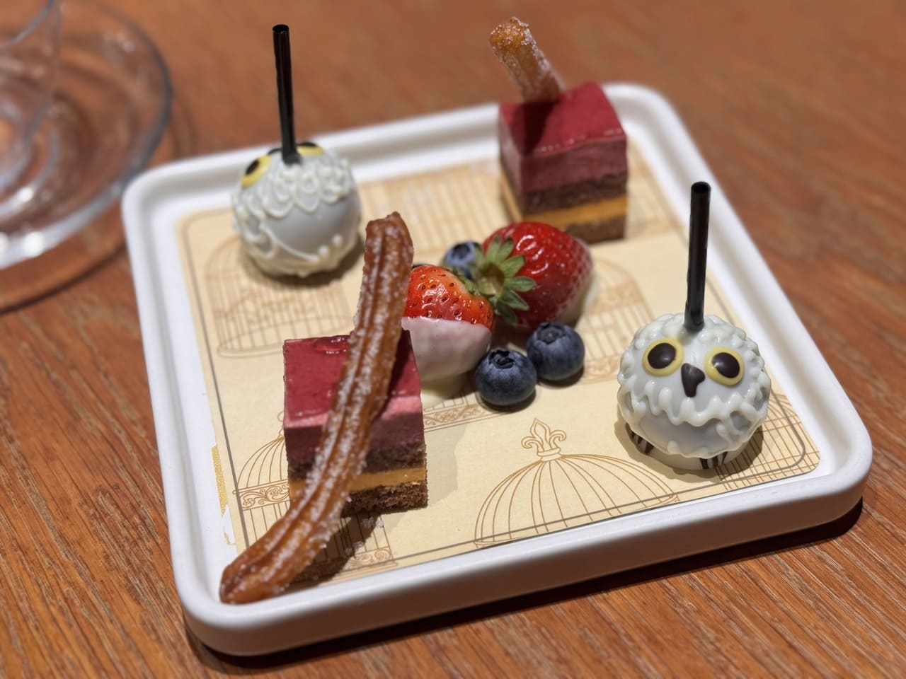 「ダイアゴン横丁の買い物リストアフタヌーンティー」スイーツ