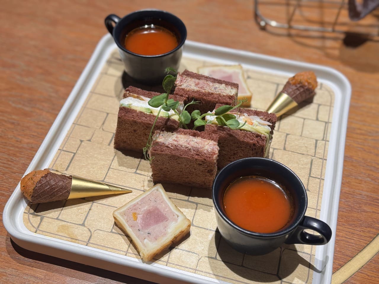 「ダイアゴン横丁の買い物リストアフタヌーンティー」下段