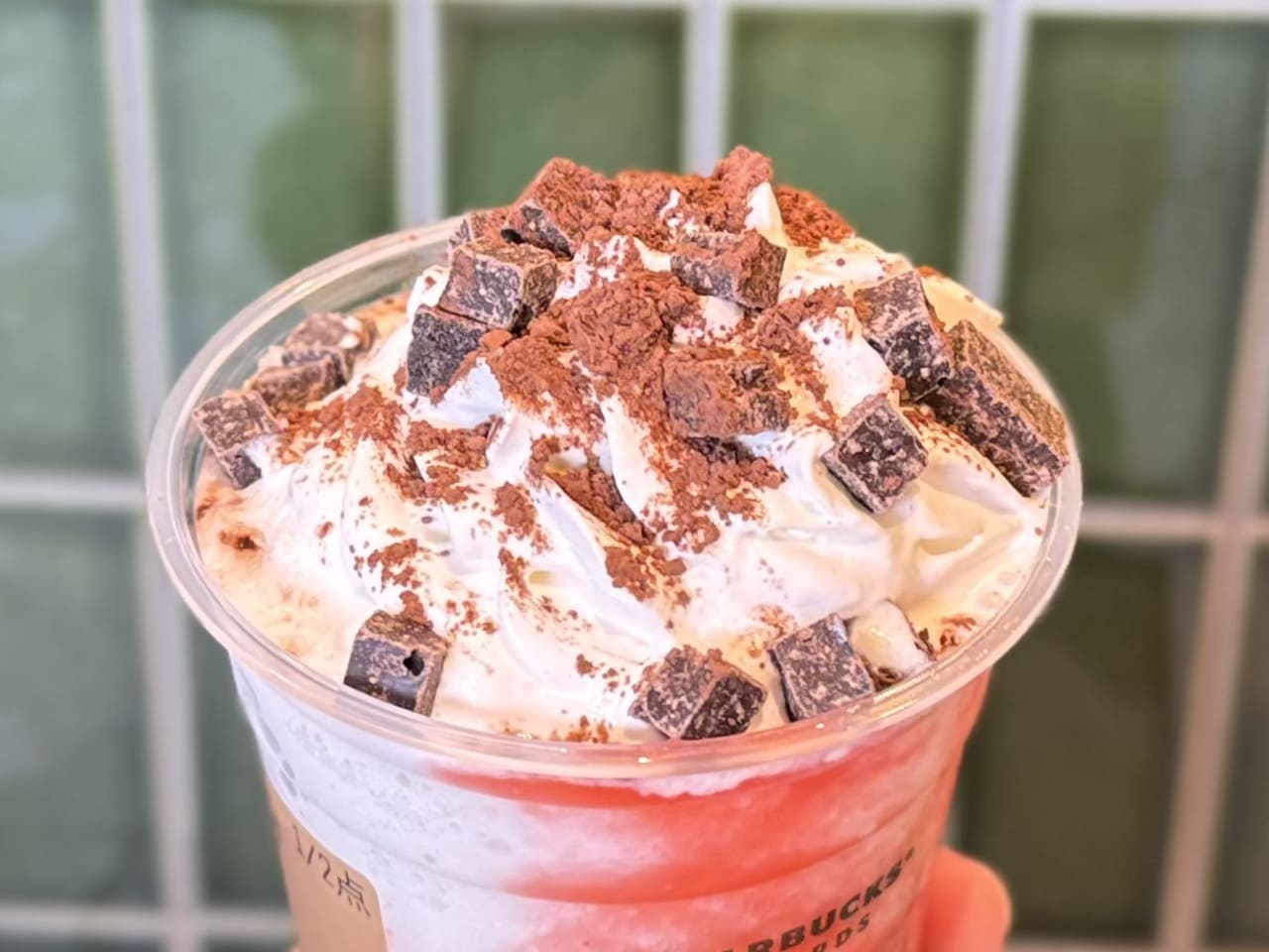 「スターバックス ストロベリー フラペチーノ&reg;」おすすめカスタマイズチョコチップアップ