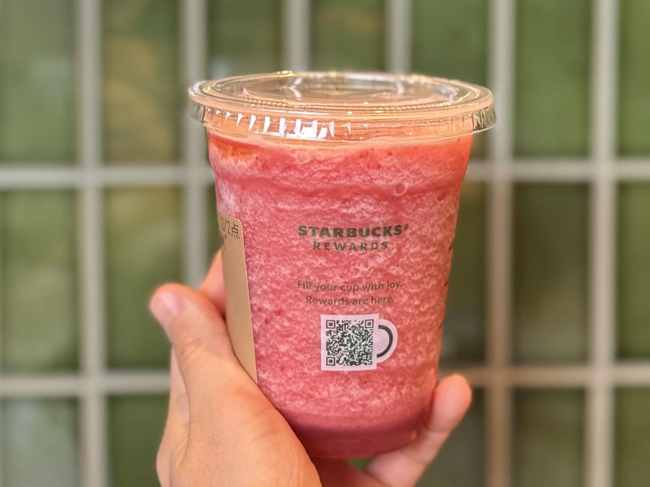 スタバ新作「ストロベリー ＆ パッション ソルベ ティー」おすすめカスタム後ろ