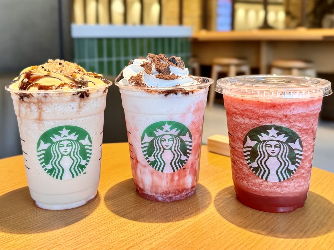 【スタバ 新作レポ】これが正解！ストロベリーメニューのオススメカスタム3選｜いちごフラペを格上げ