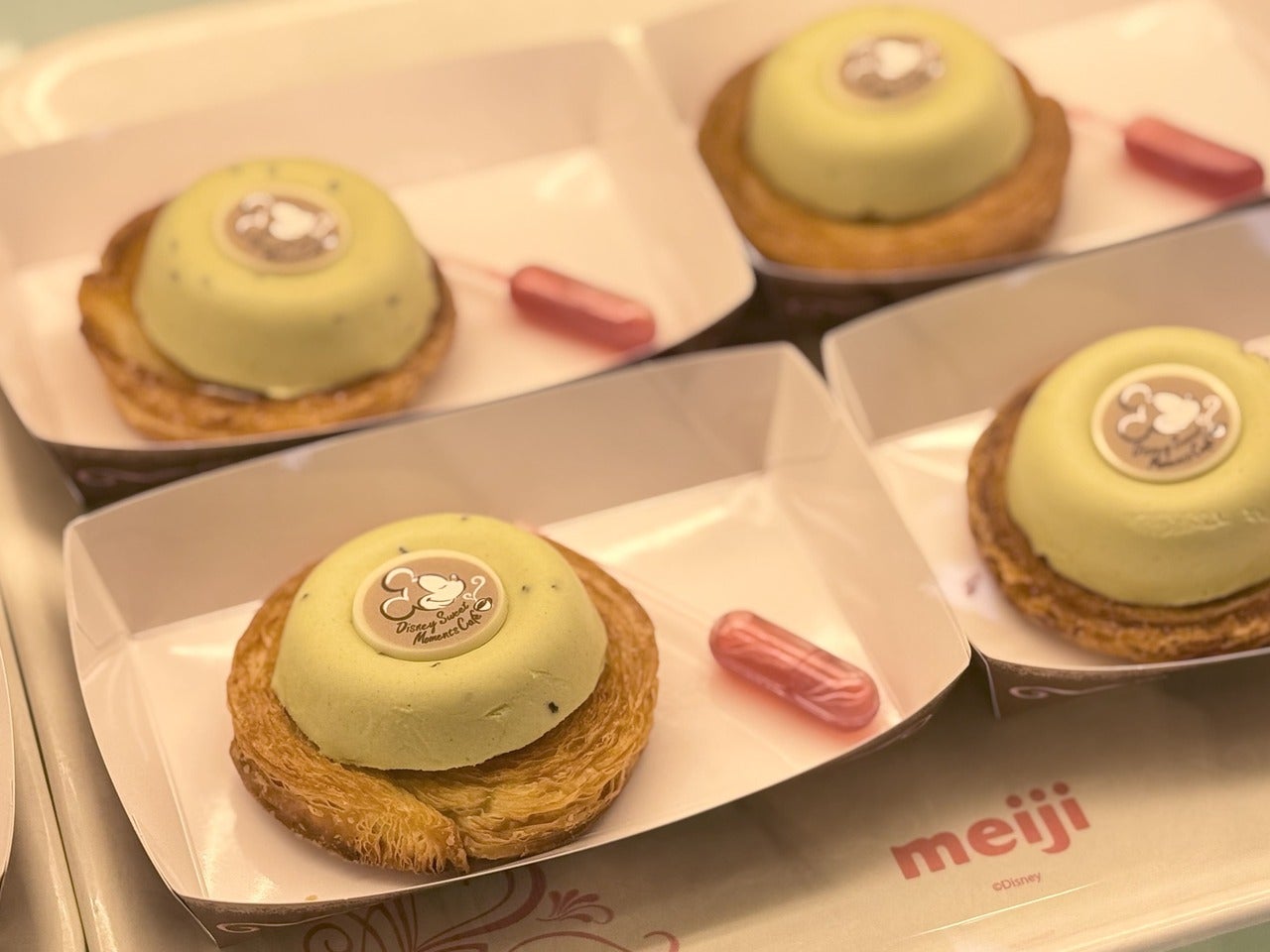 東京ディズニーランド食べ歩きフード。期間限定のオススメメニュー「ピスタチオデニッシュ」