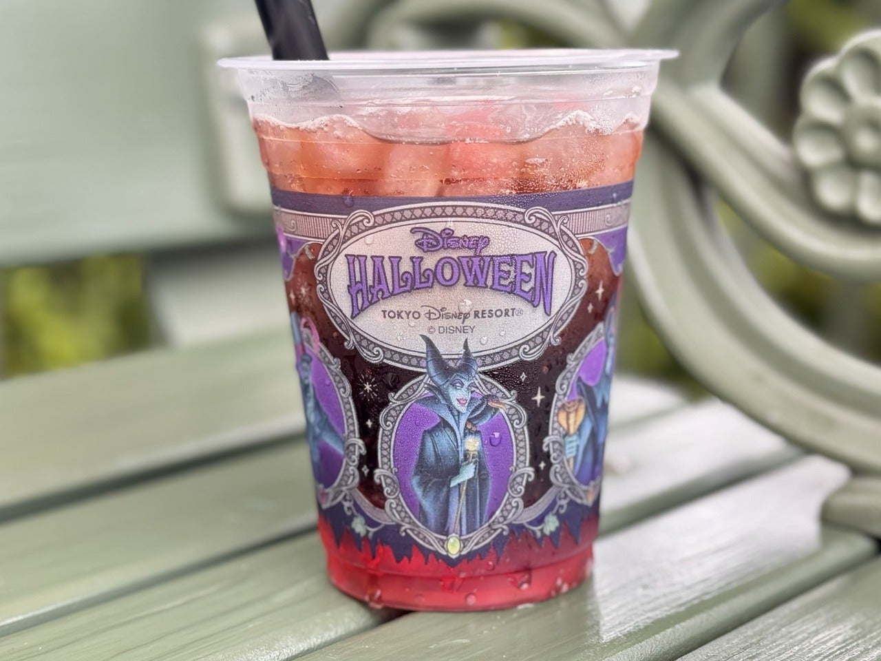 東京ディズニーランドハロウィンおすすめメニュー「スパークリングゼリードリンク(コカ・コーラ&ストロベリー)」