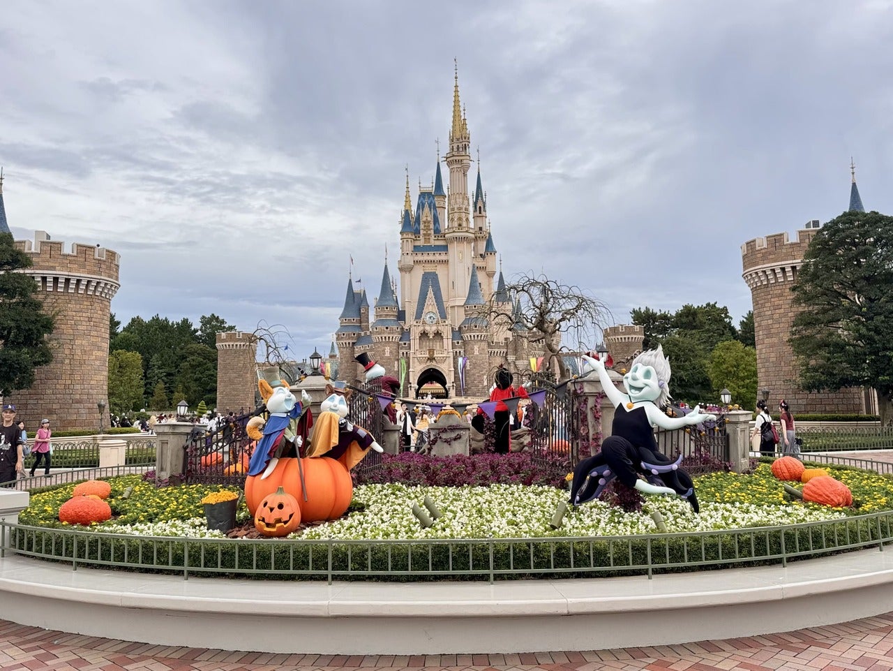 東京ディズニーランド「ディズニー・ハロウィーン」装飾2