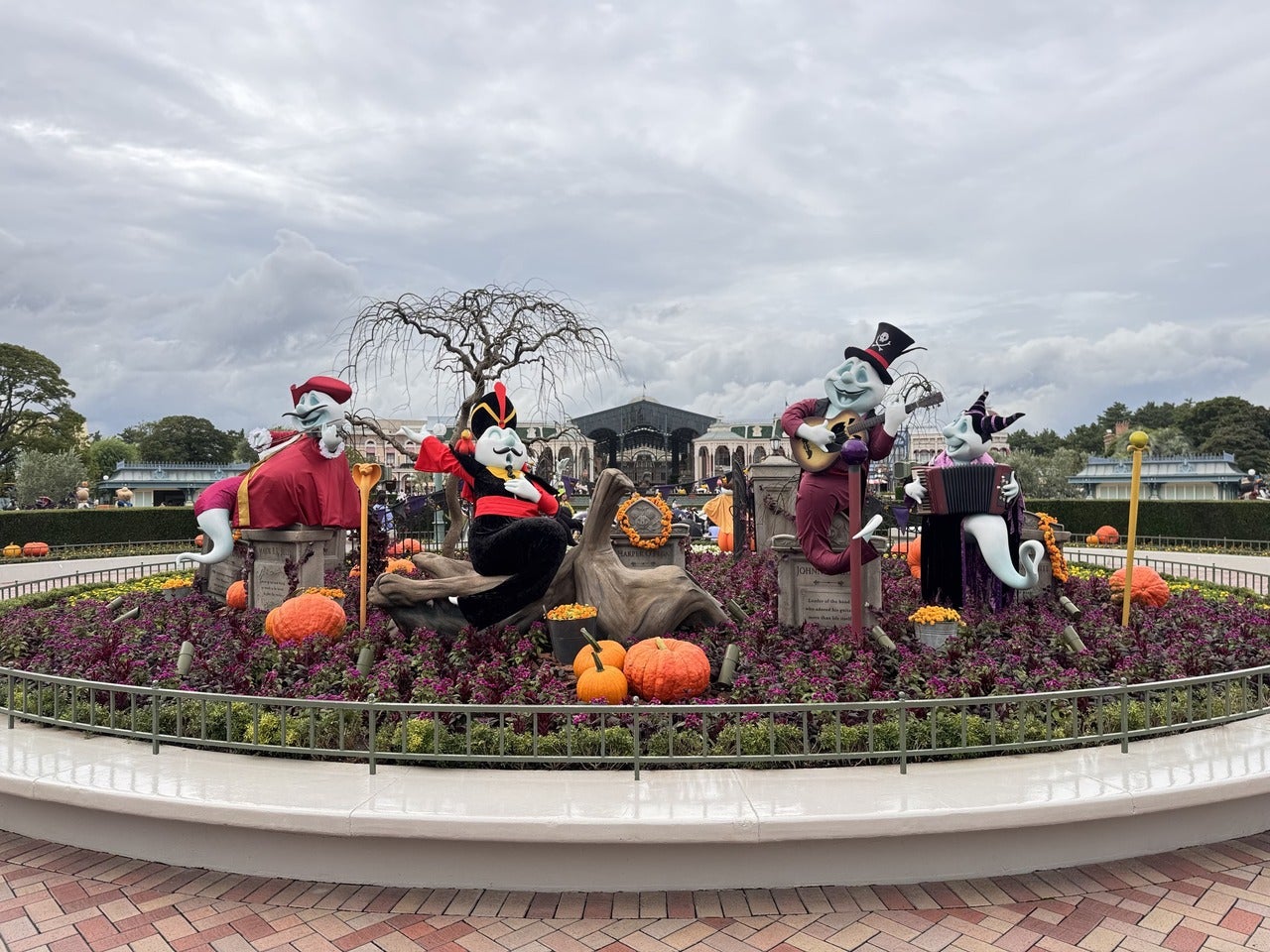東京ディズニーランド「ディズニー・ハロウィーン」装飾3