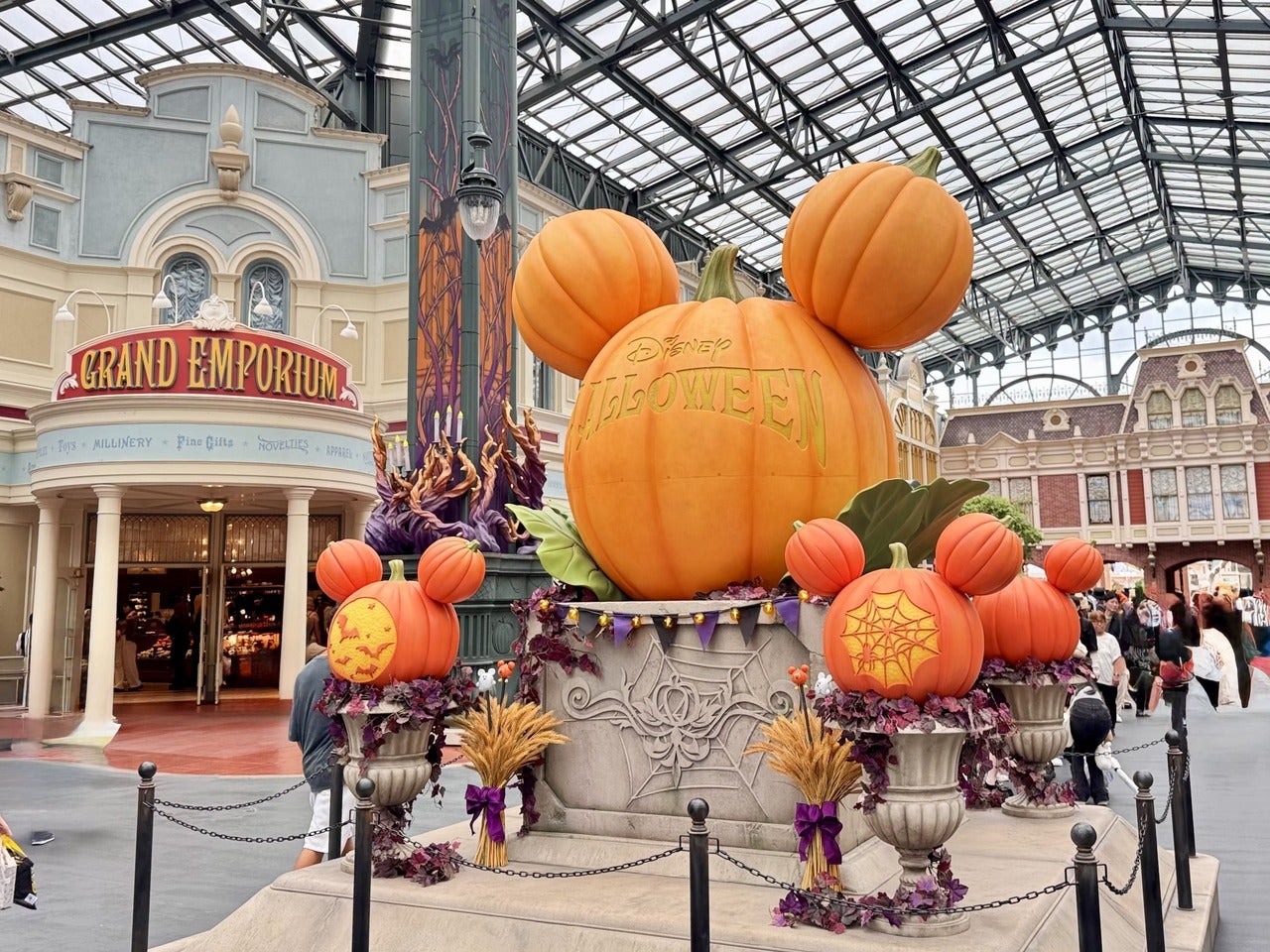 東京ディズニーランド「ディズニー・ハロウィーン」装飾