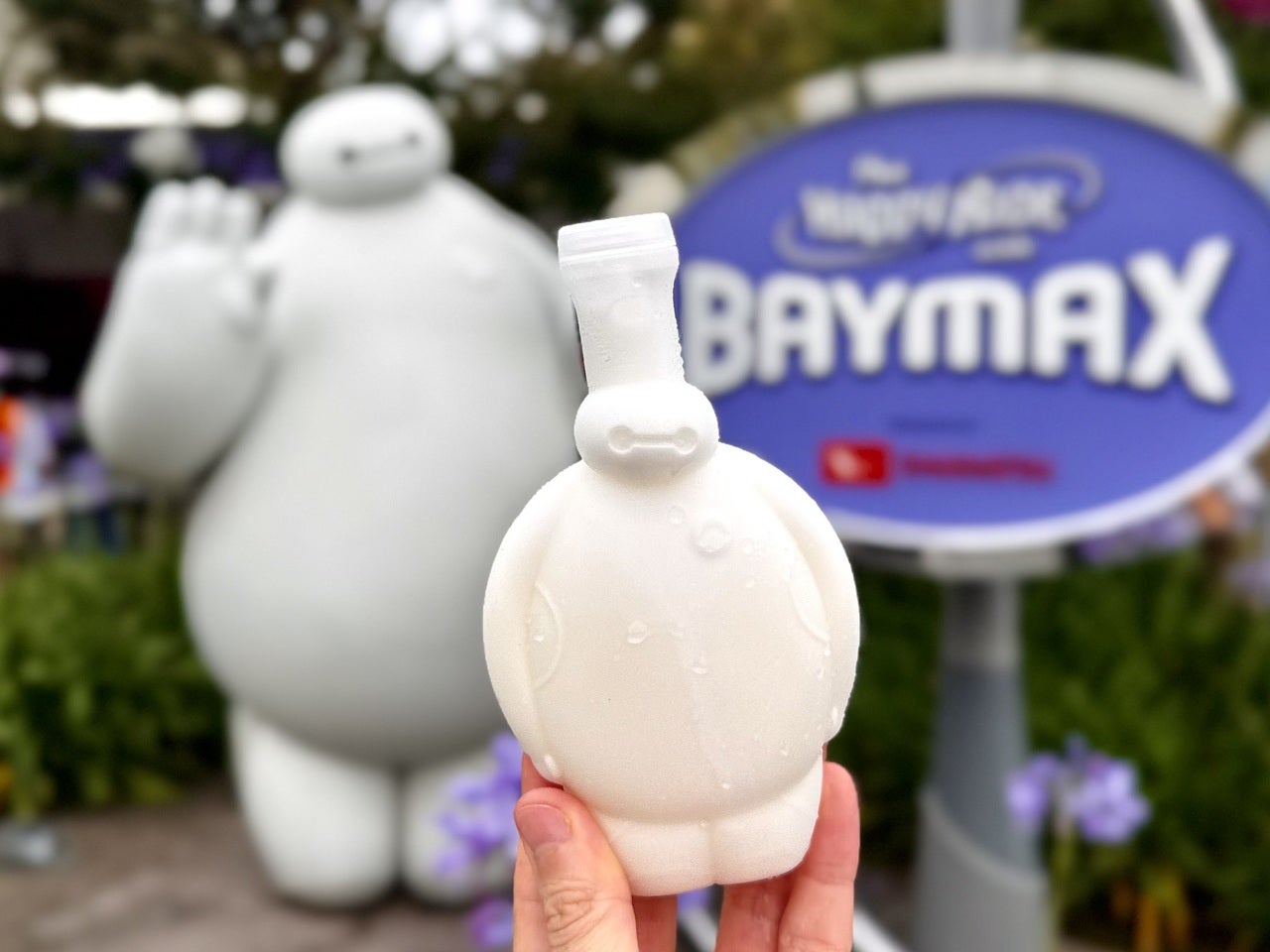 ディズニーランド定番アイスメニュー「ハッピーヒーローベイマックスアイス(ヨーグルト風味)」¥500