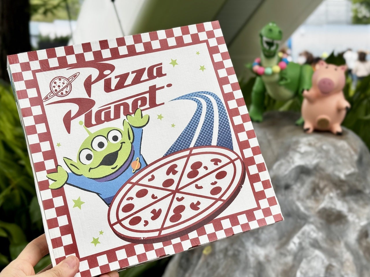 ディズニーランド「パン・ギャラクティック・ピザ・ポート」ピザの入れ物