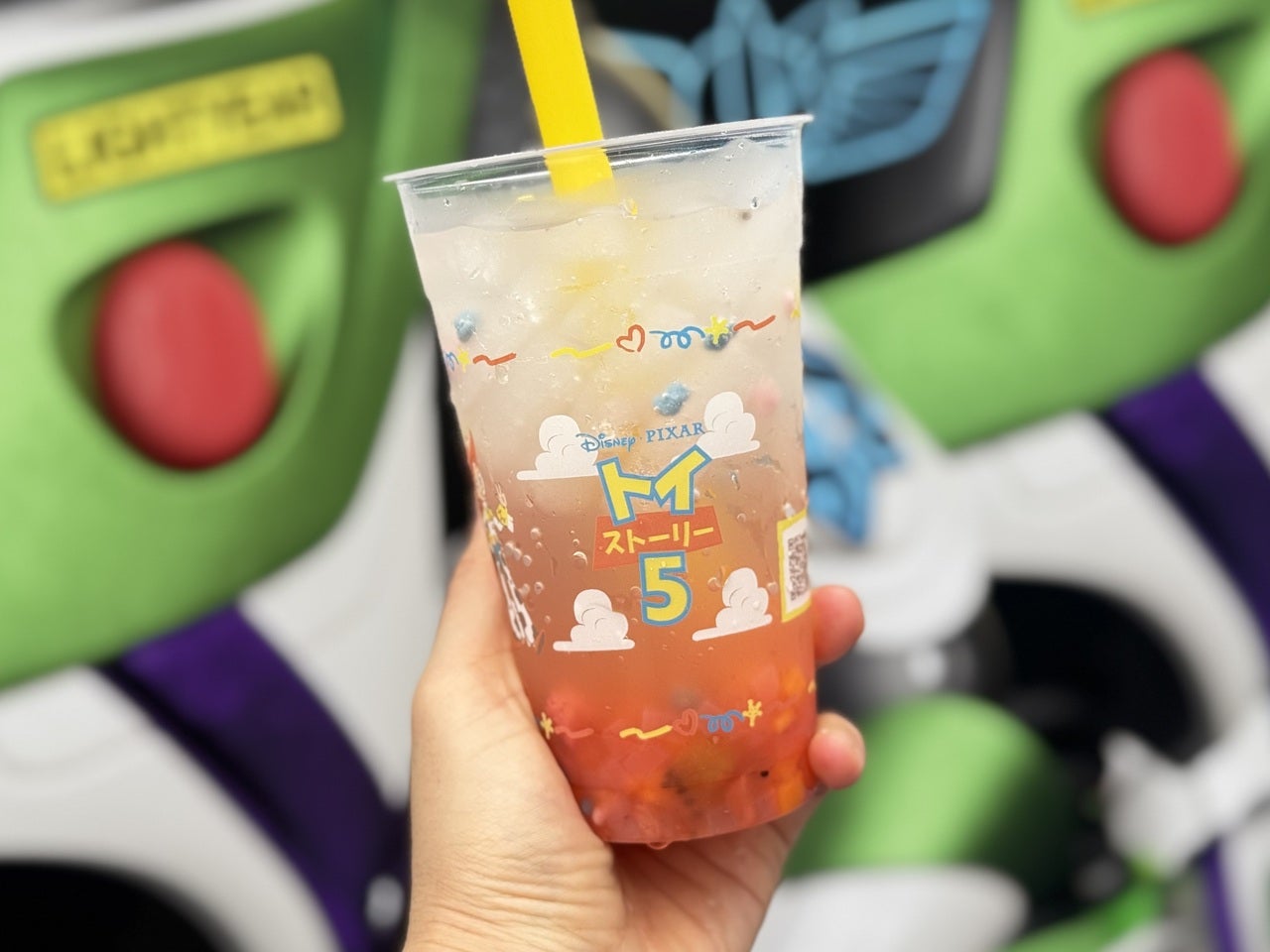 ディズニーランド「パン・ギャラクティック・ピザ・ポート」「スパークリングドリンク(フルーツ&ナタデココ)」別角度