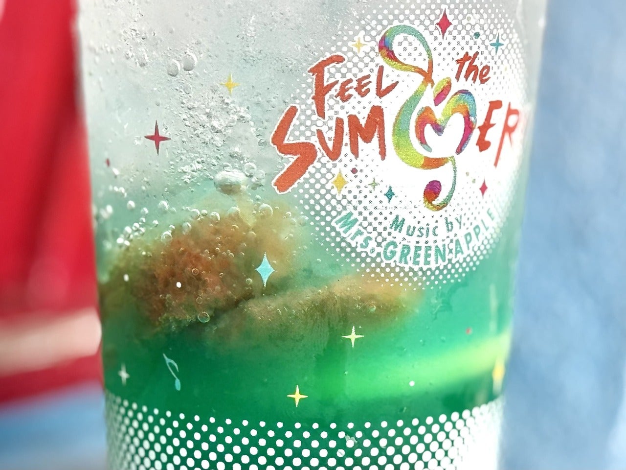 ディズニーランド食べ歩きオススメ/ミセスコラボ夏限定「スパークリングドリンク(シトラス&マスカット)」別角度