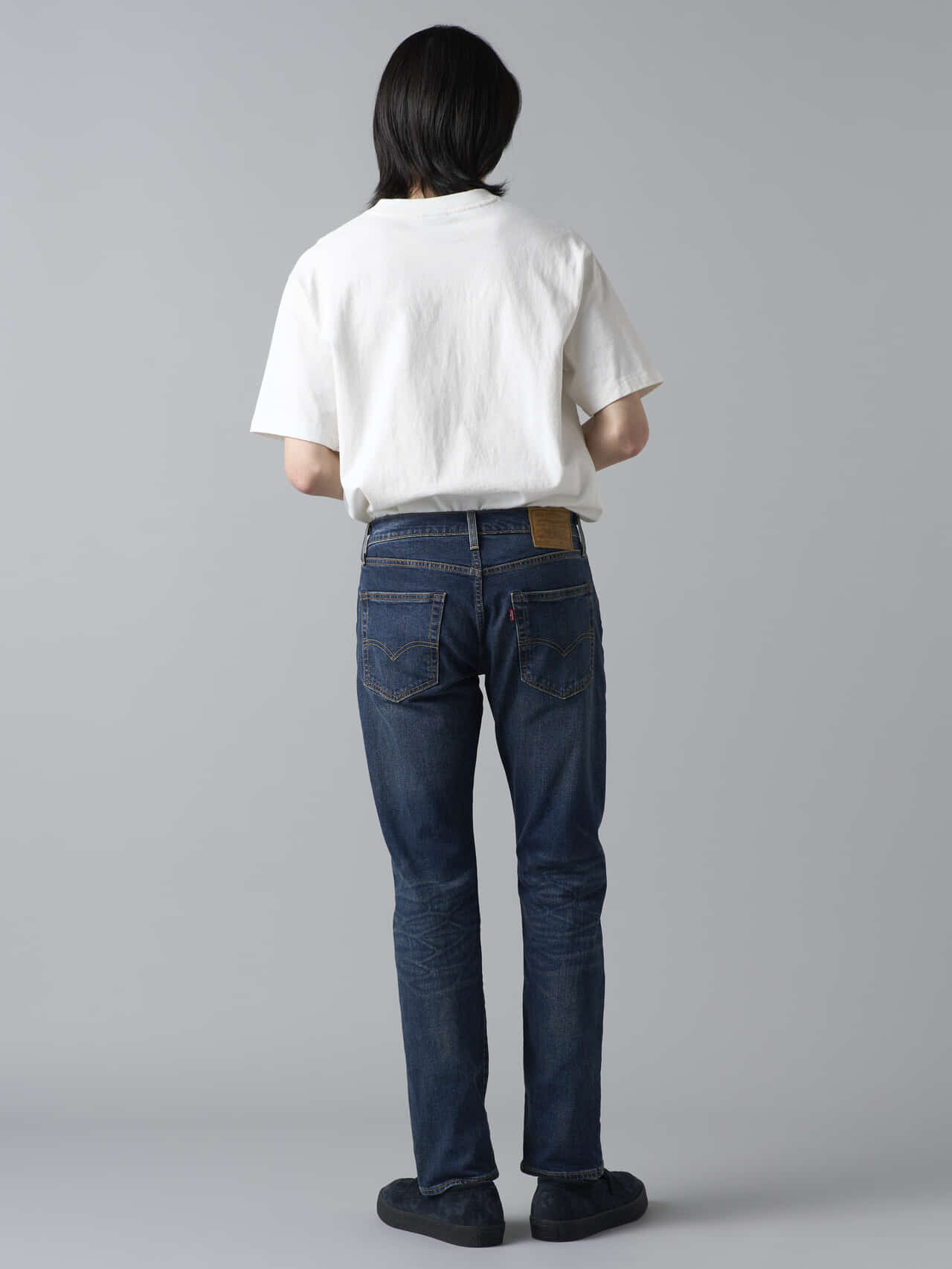 リーバイス&reg;（Levi's&reg;）の502&reg;の試着後ろ向き