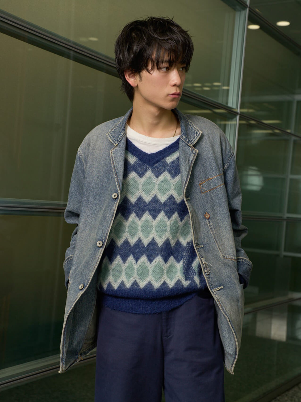 小方蒼介の私服コーディネート＿DAIRIKUのニット