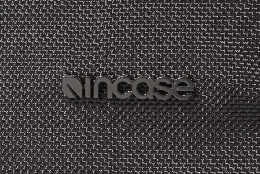 「インケース（Incase）」の黒トートバッグを試用＆本音レビュー！ミニマルなのに抜群の収納力を誇る逸品！