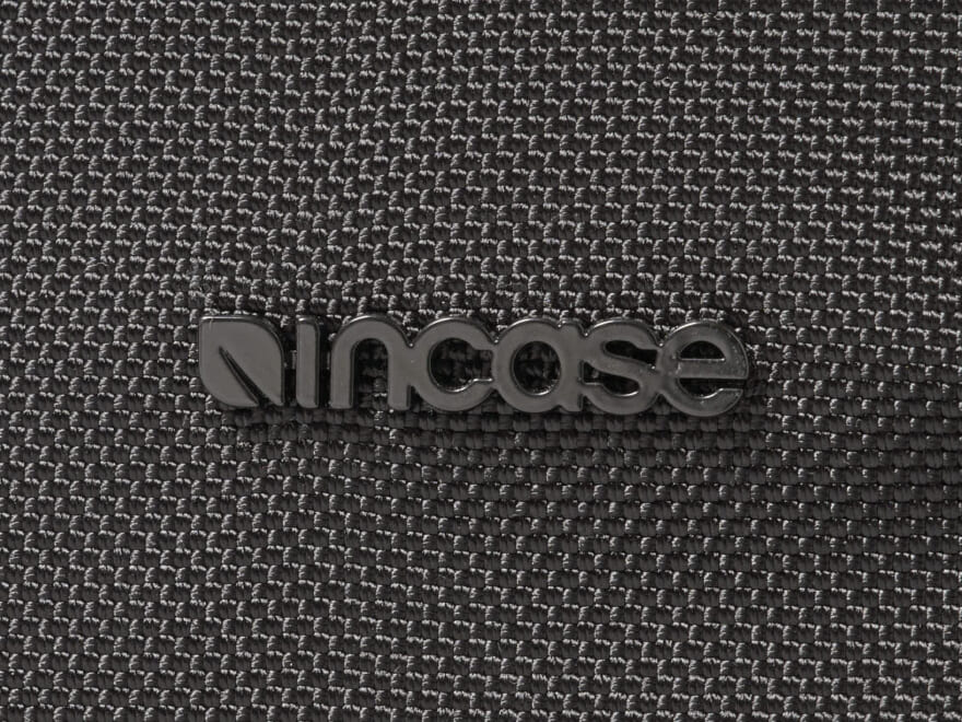 「インケース（Incase）」の黒トートバッグを試用＆本音レビュー！ミニマルなのに抜群の収納力を誇る逸品！