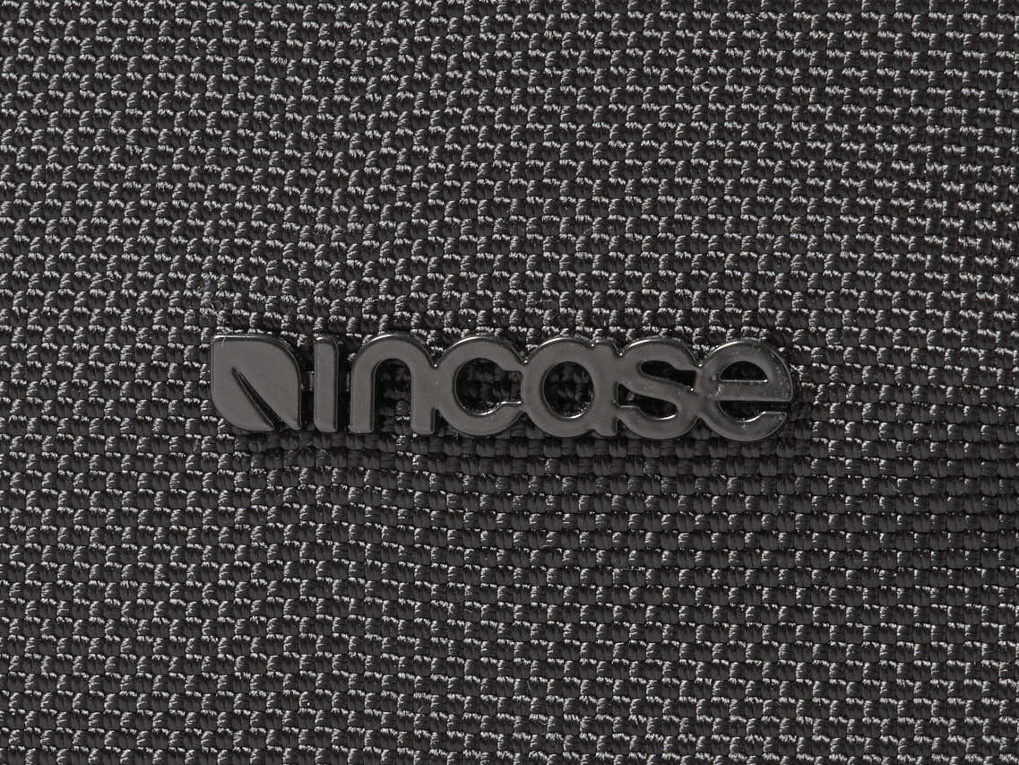 「インケース（Incase）」の黒トートバッグを試用＆本音レビュー！ミニマルなのに抜群の収納力を誇る逸品！