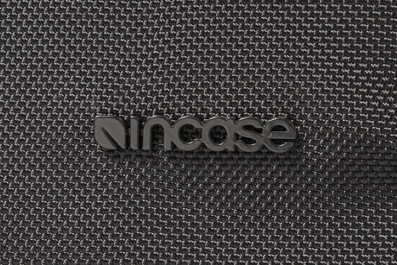 「インケース（Incase）」の黒トートバッグを試用＆本音レビュー！ミニマルなのに抜群の収納力を誇る逸品！