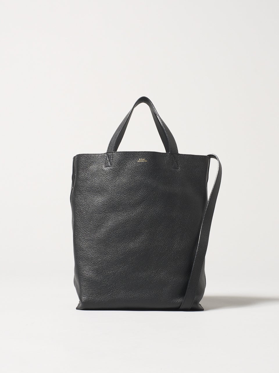 黒バッグ「アー・ペー・セー ミディアムトート」2