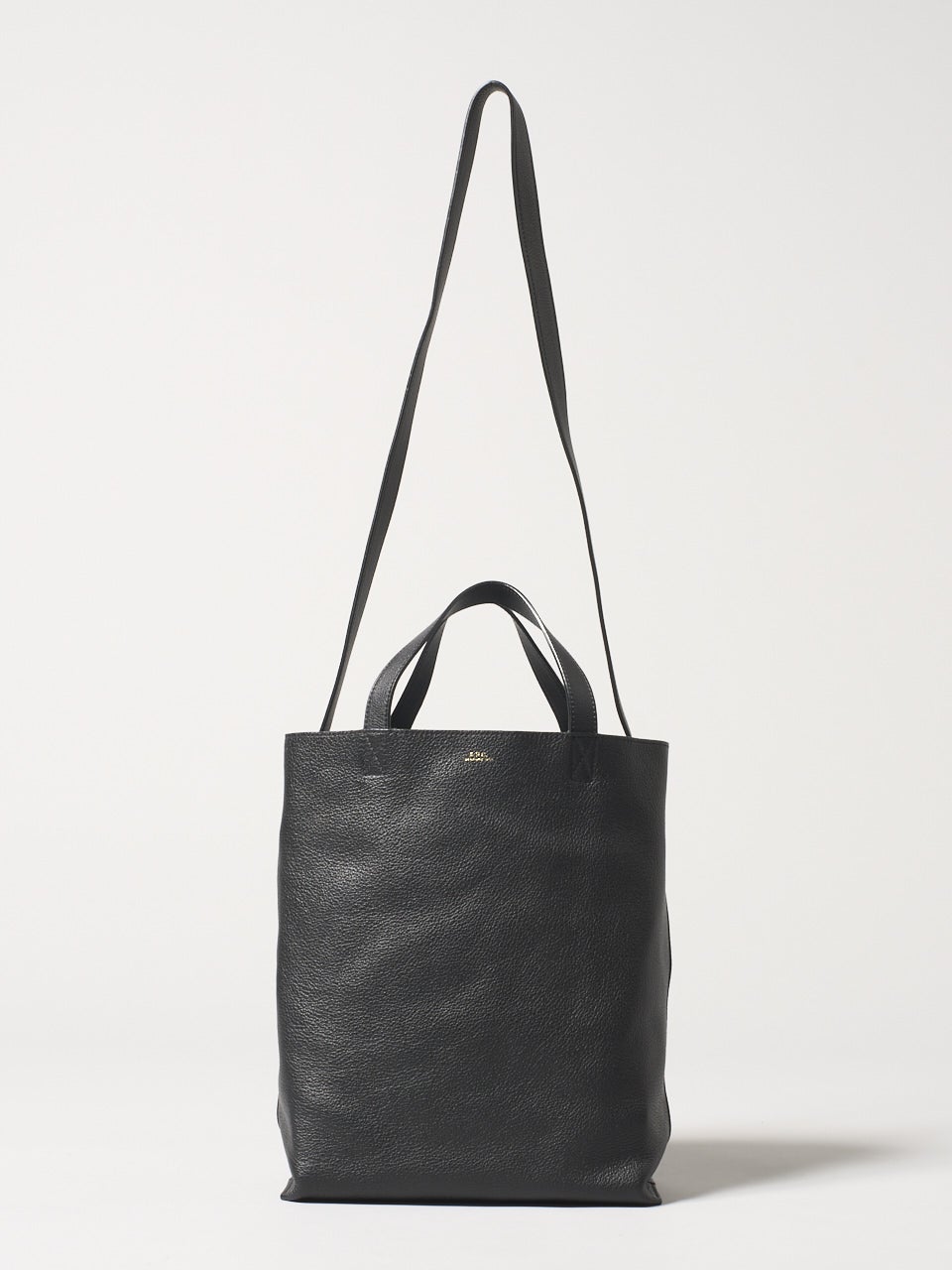 黒バッグ「アー・ペー・セー ミディアムトート」3