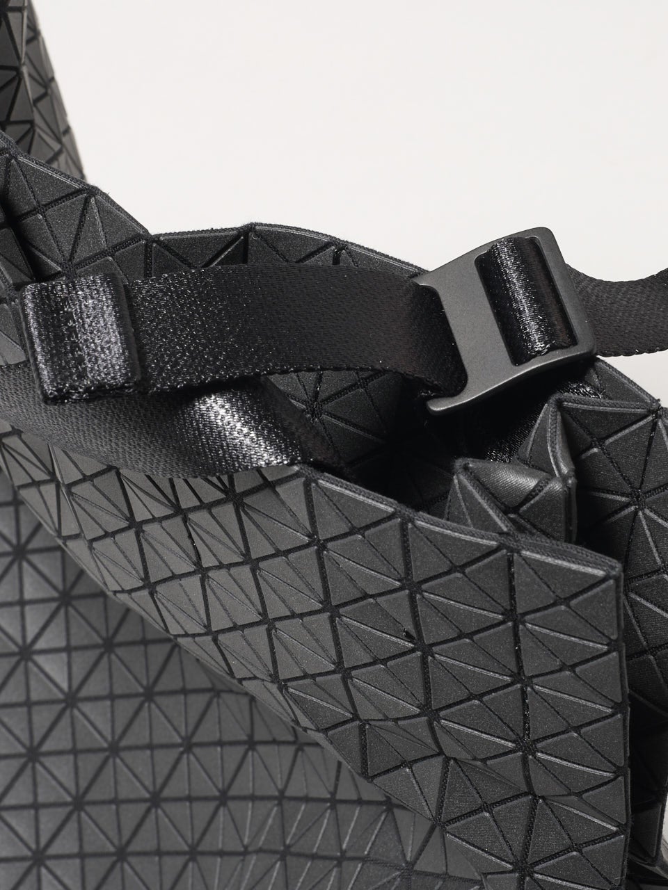 黒バッグ「イッセイミヤケ」2