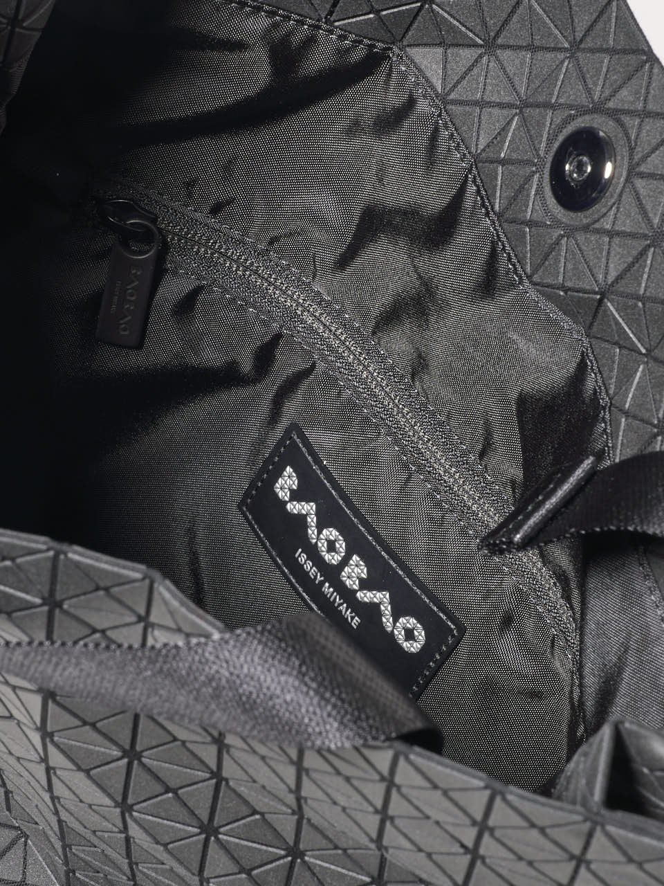 黒バッグ「イッセイミヤケ」7