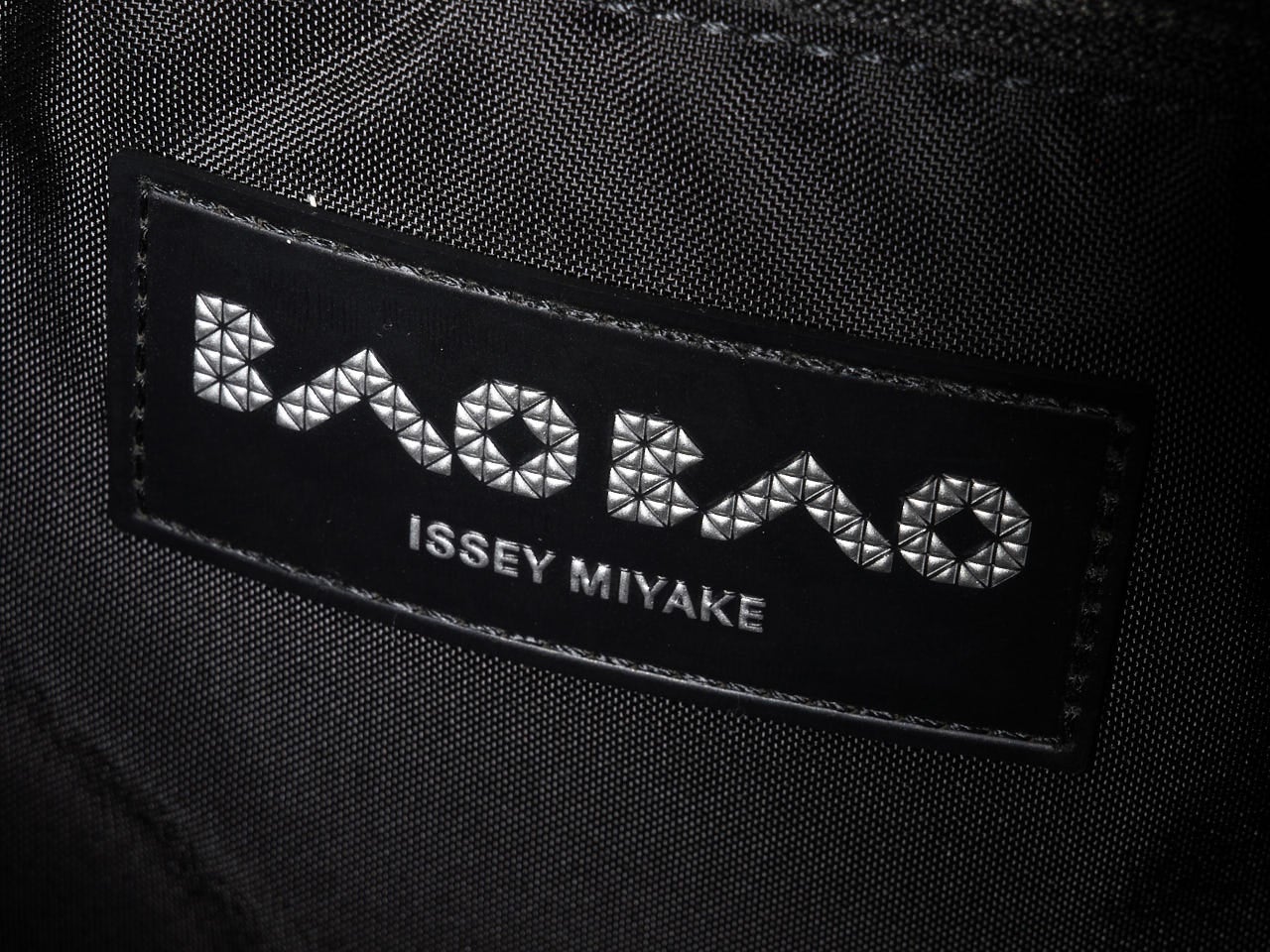 「BAO BAO ISSEY MIYAKE」の黒トートバッグが優秀過ぎた。KUROシリーズの上品さと機能性を融合させたバッグを試用＆本音レビュー！