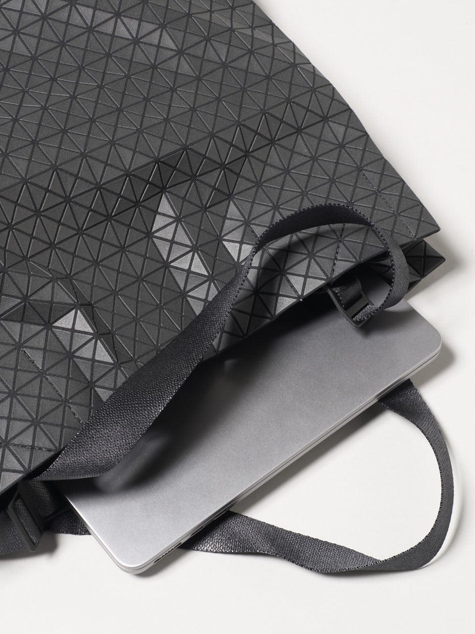 黒バッグ「イッセイミヤケ」6