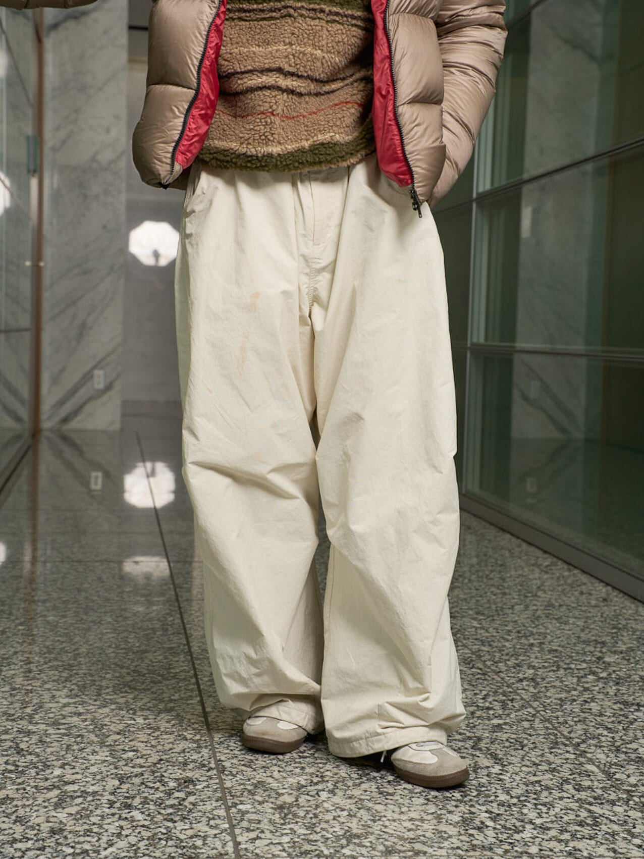 豊田裕大の私服スナップ_アモーメントのパンツ正面