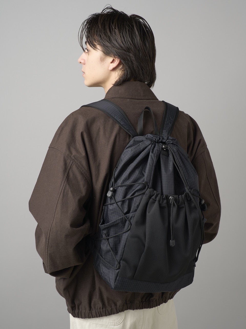 無印良品の黒い撥水リップストップリュックサックバックパックを着用レビュー