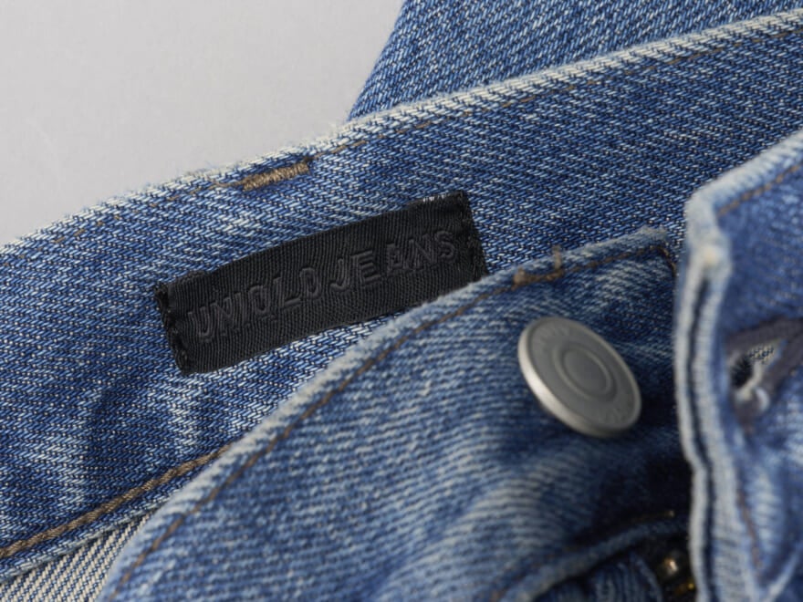 このユニクロのバギー、かなり使える！超人気ジーンズは太すぎないシルエットがちょうどいい。[UNIQLO]【新作デニム図鑑】