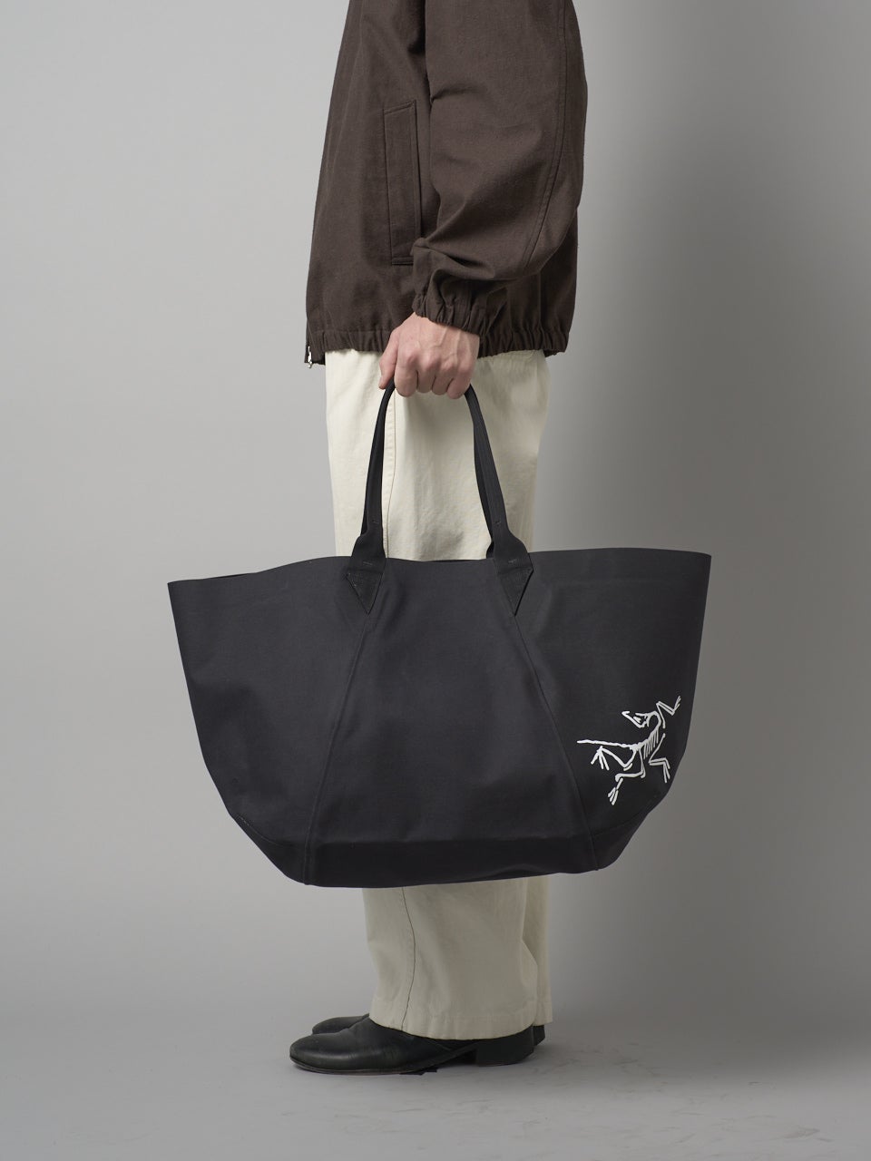 アークテリクスのキャリア 45 ギアトート バッグ試着