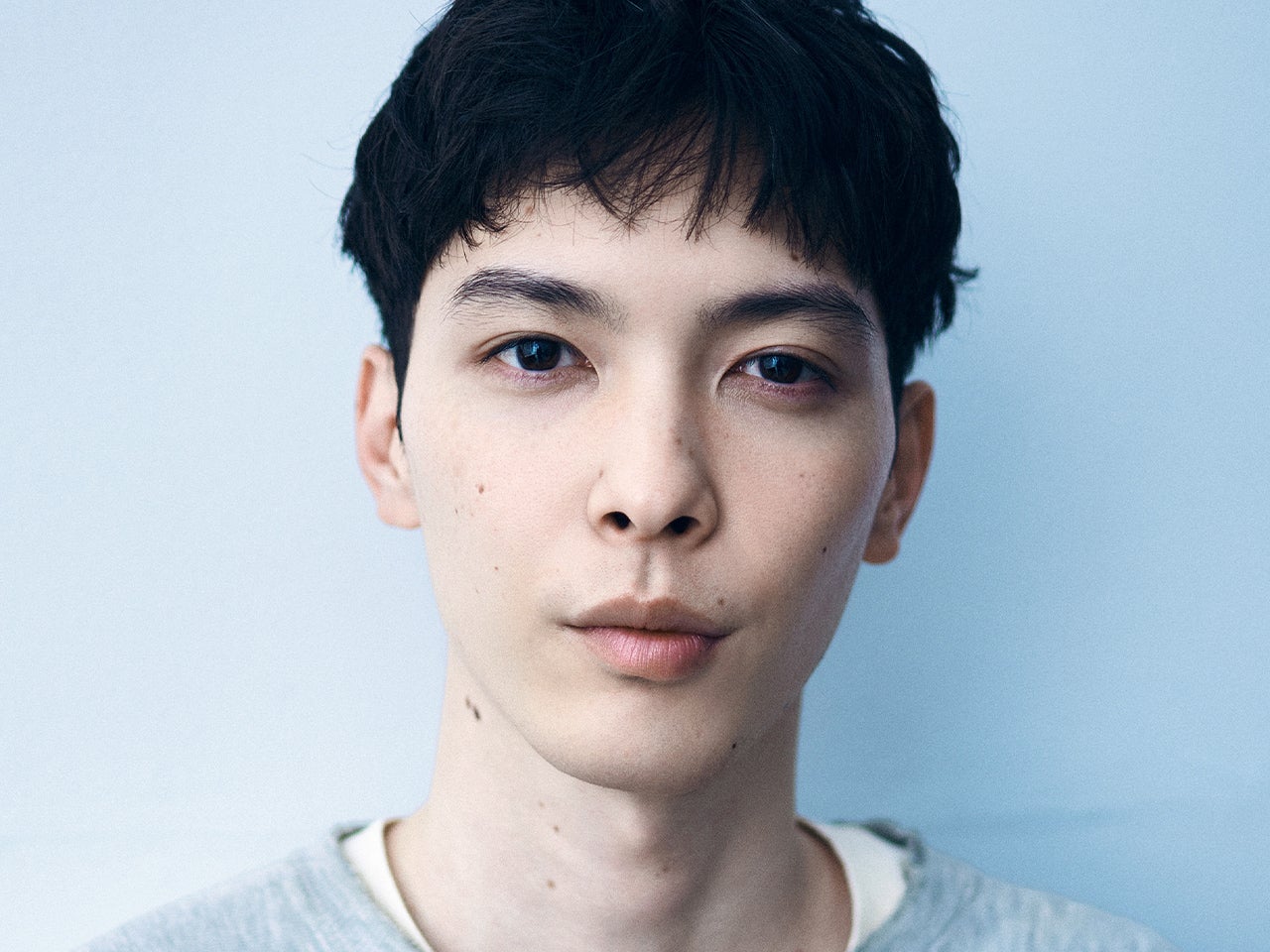 “塗ってる感”ゼロで印象激変！ デイリーに楽しむ、メンズのしゃれた肌づくり[Make-up 今月のメイクアップ]