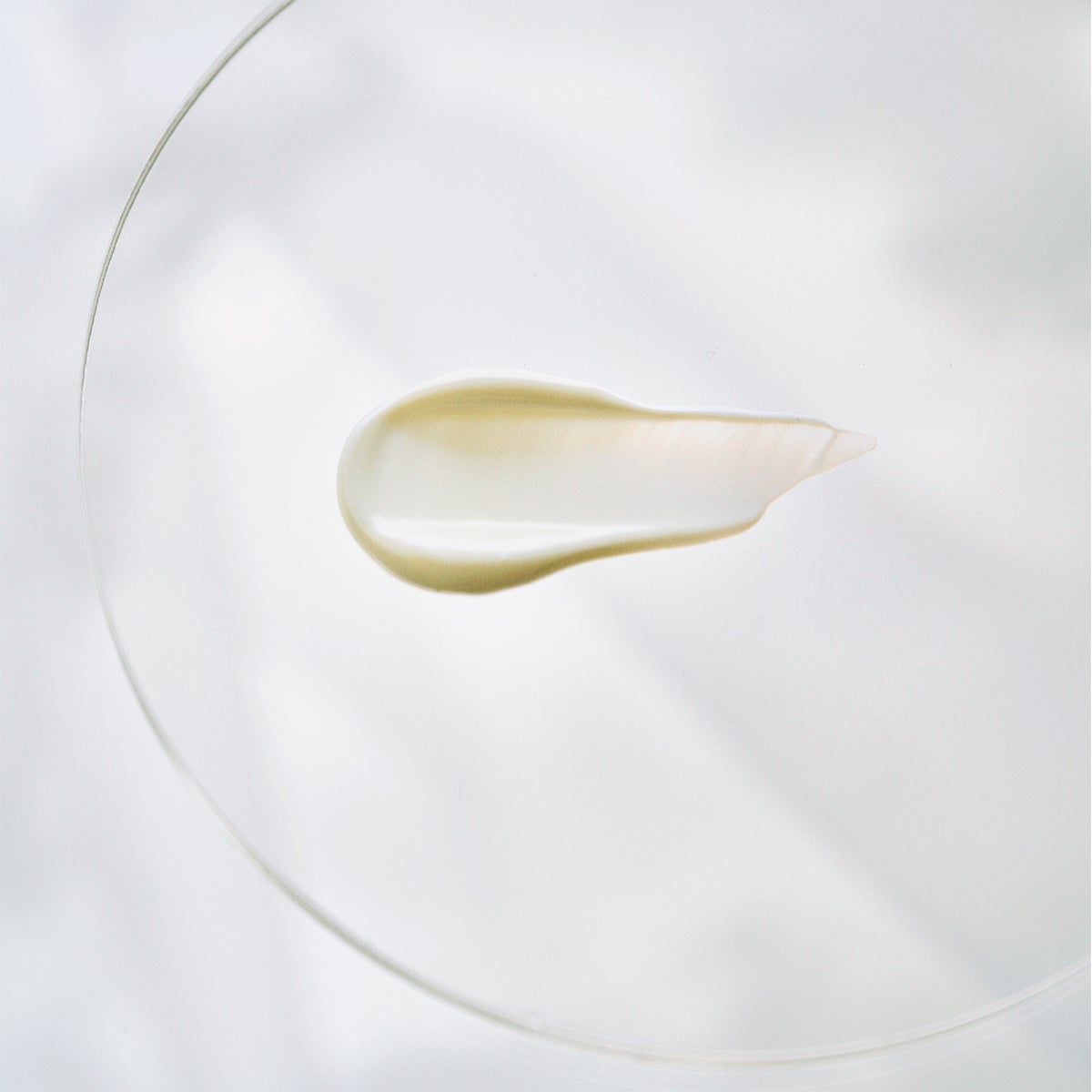 ETVOSのミネラルUVアクアセラム50+ クリアグロウ　テクスチャー