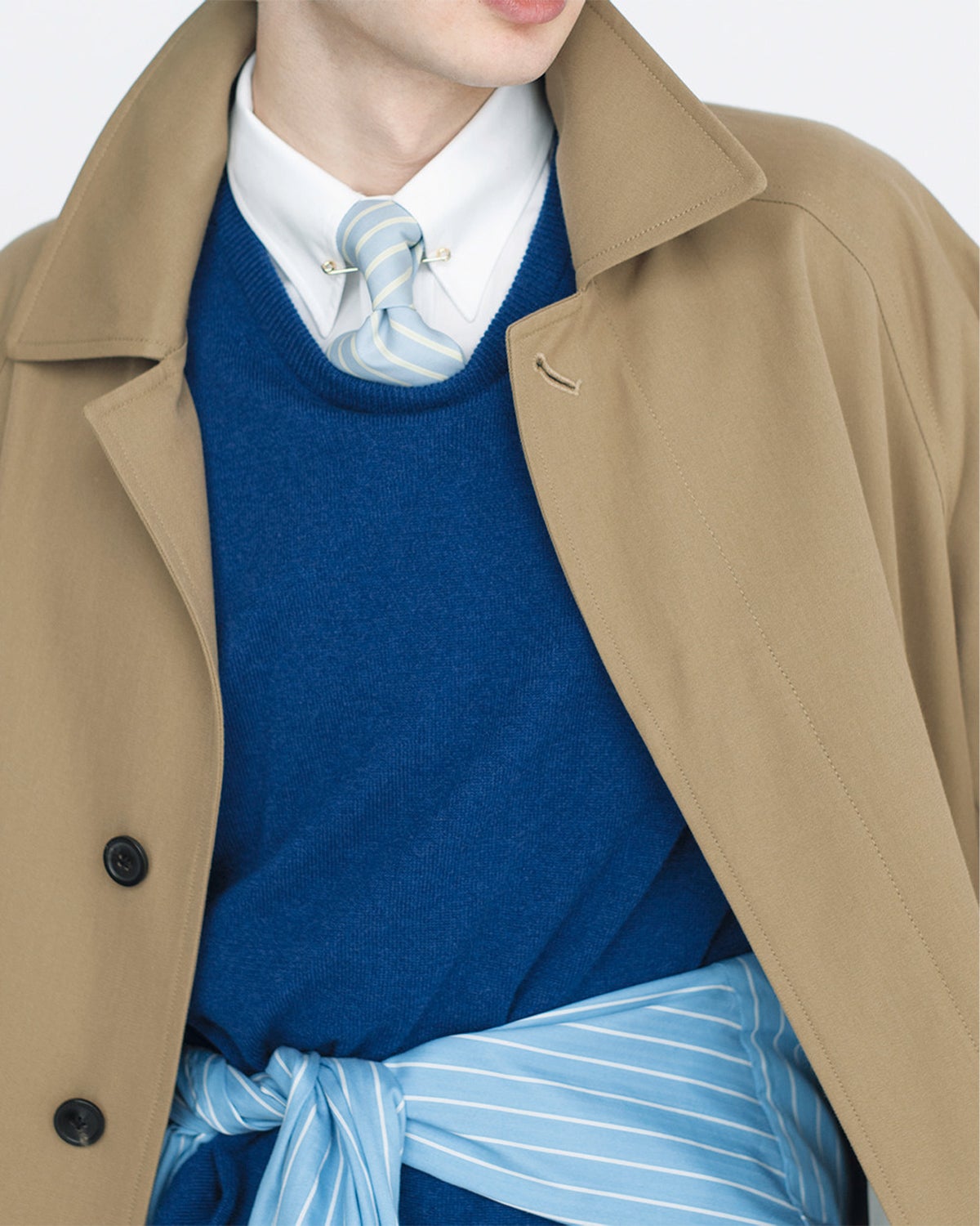 ペールブルーのタイ