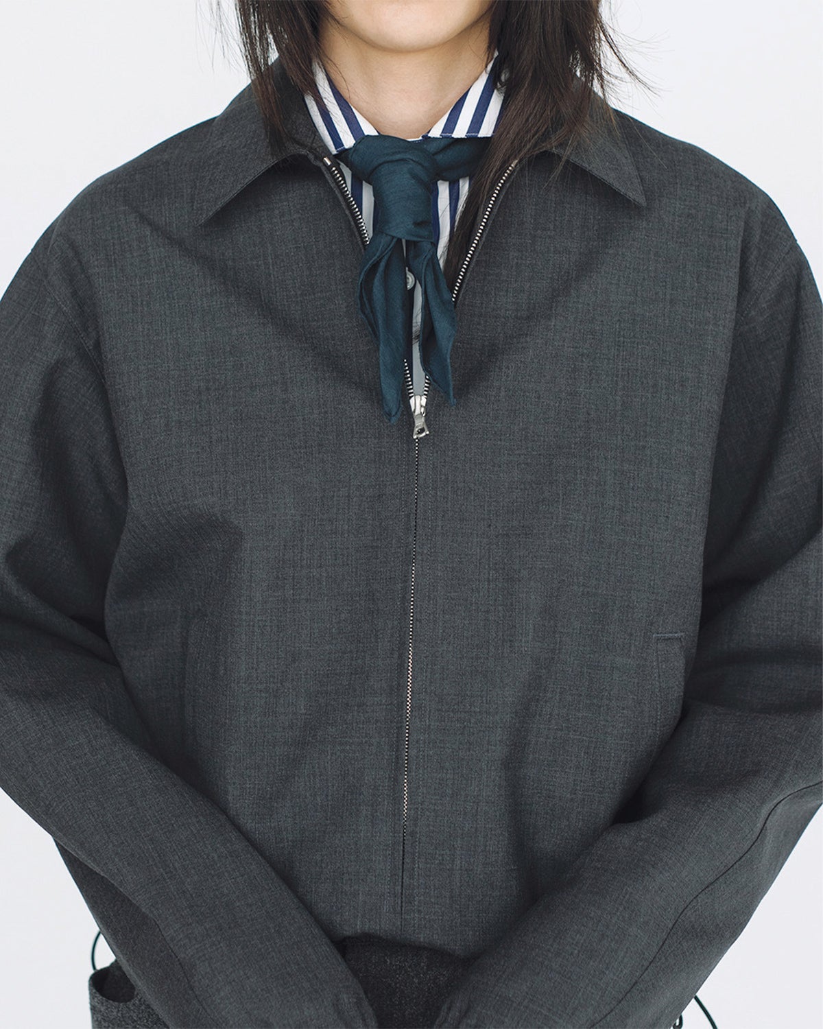 リュテスのダークネイビーのスカーフ